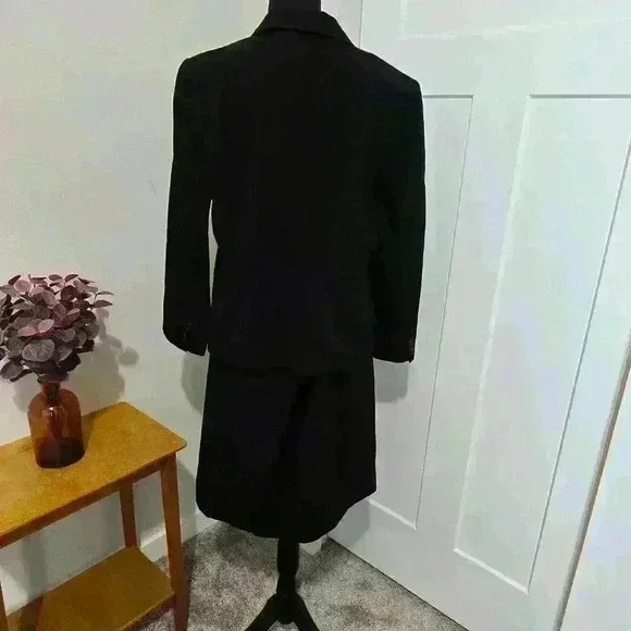 Talbots Petites 2 Piece Lined Skirt Suit Set 100% wool - Black - Business suit - Picture 2 of 10